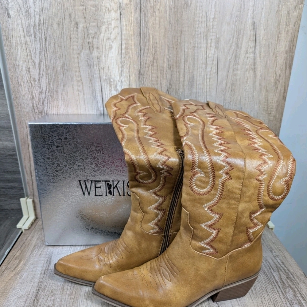 Western Cowboy Boots - Tan Stitch Detail